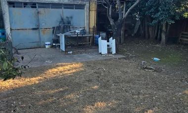 CASA SOBRE DOS LOTES