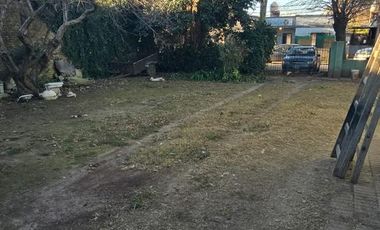 CASA SOBRE DOS LOTES