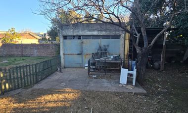 CASA SOBRE DOS LOTES