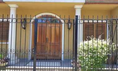 Casa venta - 2 dormitorios 3 baño - 600mts2 totales - Ringuelet