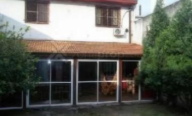 Casa en Venta - 3 dormitorios 2 baños - cochera- 250mts2 - Bernal Oeste
