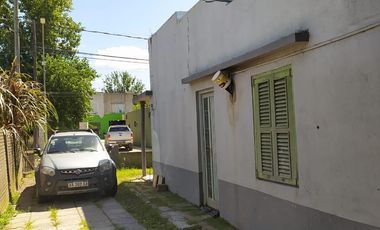 Casa en venta - 2 Dormitorios 1 Baño - Cochera - 328Mts2 - Magdalena