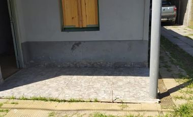 Casa en venta - 2 Dormitorios 1 Baño - Cochera - 328Mts2 - Magdalena