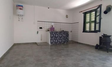 Casa en venta - 2 Dormitorios 1 Baño - Cochera - 328Mts2 - Magdalena
