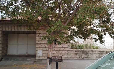 Casa en venta - 2 Dormitorios 1 Baño - Cocheras - 250Mts2 - Pehuajó