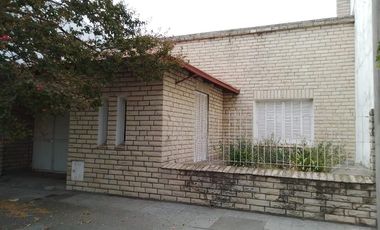 Casa en venta - 2 Dormitorios 1 Baño - Cocheras - 250Mts2 - Pehuajó