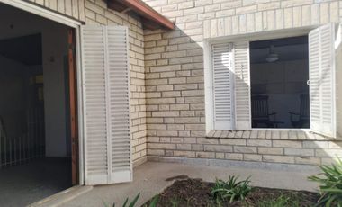 Casa en venta - 2 Dormitorios 1 Baño - Cocheras - 250Mts2 - Pehuajó