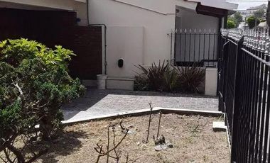 Casa en venta - 2 dormitorios 2 baños - 284mts2 - Mar De Ajo