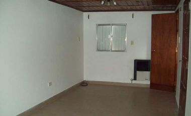 Casa en venta - 3 dormitorios 1 baño - cochera - 161mts2 - Bolívar