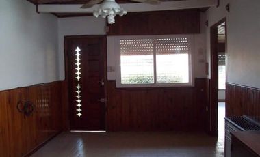 Casa en venta - 3 dormitorios 1 baño - cochera - 161mts2 - Bolívar