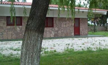 Casa en venta - 3 dormitorios 2 baños - 150mts2 - Las Toninas