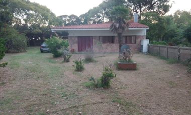 Casa en venta - 3 dormitorios 2 baños - 150mts2 - Las Toninas