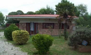 Casa en venta - 3 dormitorios 2 baños - 150mts2 - Las Toninas