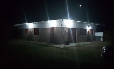 Casa en venta - 3 dormitorios 2 baños - 150mts2 - Las Toninas