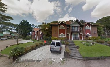 Casa en venta - 4 dormitorios 3 baños - 290mts2 - Carilo