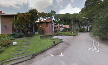 Casa en venta - 4 dormitorios 3 baños - 290mts2 - Carilo