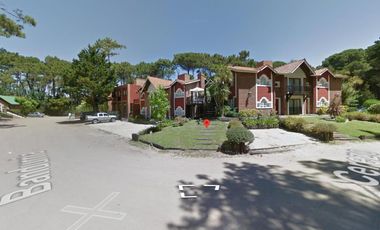 Casa en venta - 4 dormitorios 3 baños - 290mts2 - Carilo