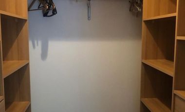 Venta con renta, en PB, galería Jardín, 2 cocheras