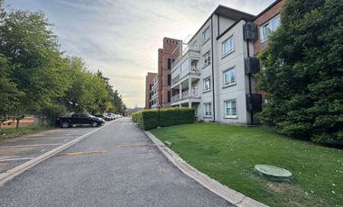 Venta con renta, en PB, galería Jardín, 2 cocheras