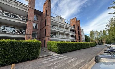 Venta con renta, en PB, galería Jardín, 2 cocheras