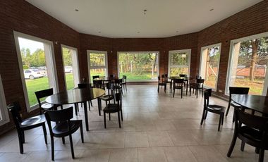 Venta con renta, en PB, galería Jardín, 2 cocheras