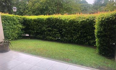 Venta con renta, en PB, galería Jardín, 2 cocheras