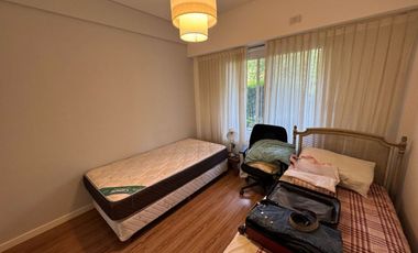 Venta con renta, en PB, galería Jardín, 2 cocheras