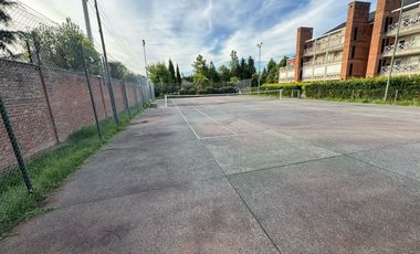 Venta con renta, en PB, galería Jardín, 2 cocheras