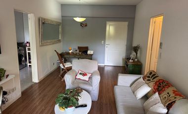 Venta con renta, en PB, galería Jardín, 2 cocheras
