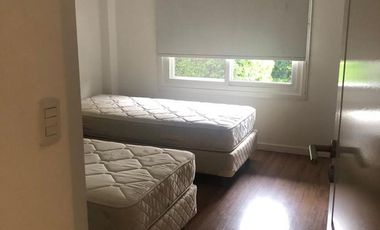 Venta con renta, en PB, galería Jardín, 2 cocheras