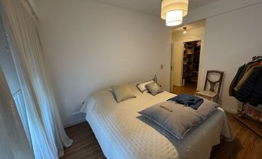 Venta con renta, en PB, galería Jardín, 2 cocheras