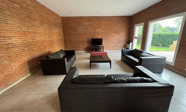 Venta con renta, en PB, galería Jardín, 2 cocheras