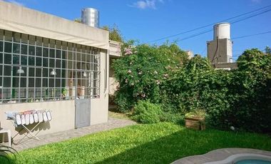 Casa en venta - 3 dormitorios 1 baño - Cochera - 245mts2 - Don Bosco