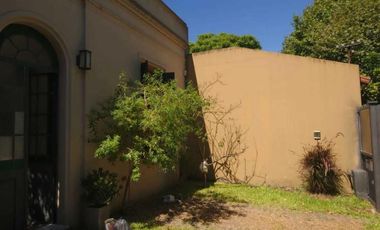 Casa en venta - 3 dormitorios 1 baño - Cochera - 245mts2 - Don Bosco