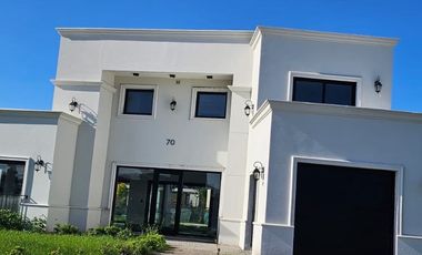 VENTA | CASA EN BARRIO PRIVADO | ARENAS CHICO