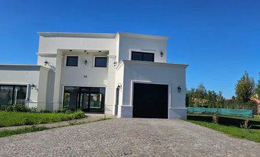 VENTA | CASA EN BARRIO PRIVADO | ARENAS CHICO