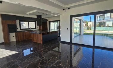 VENTA | CASA EN BARRIO PRIVADO | ARENAS CHICO