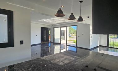 VENTA | CASA EN BARRIO PRIVADO | ARENAS CHICO