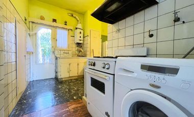 Casa en VENTA con departamento en planta alta, todo a reciclar, en Florida/Vte. López