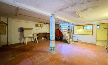 Casa en VENTA con departamento en planta alta, todo a reciclar, en Florida/Vte. López