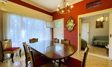 Casa en VENTA con departamento en planta alta, todo a reciclar, en Florida/Vte. López