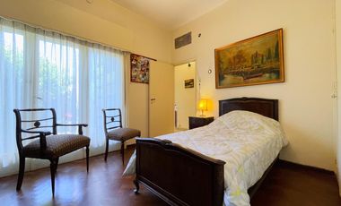 Casa en VENTA con departamento en planta alta, todo a reciclar, en Florida/Vte. López