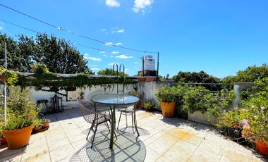 Casa en VENTA con departamento en planta alta, todo a reciclar, en Florida/Vte. López