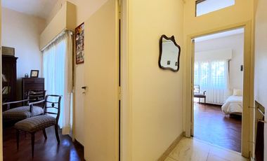 Casa en VENTA con departamento en planta alta, todo a reciclar, en Florida/Vte. López