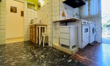 Casa en VENTA con departamento en planta alta, todo a reciclar, en Florida/Vte. López