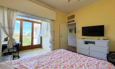 Casa en VENTA con departamento en planta alta, todo a reciclar, en Florida/Vte. López