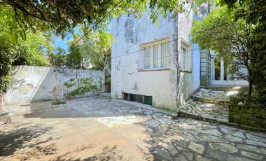 Casa en VENTA con departamento en planta alta, todo a reciclar, en Florida/Vte. López