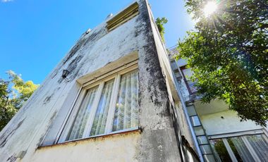 Casa en VENTA con departamento en planta alta, todo a reciclar, en Florida/Vte. López