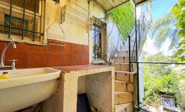 Casa en VENTA con departamento en planta alta, todo a reciclar, en Florida/Vte. López