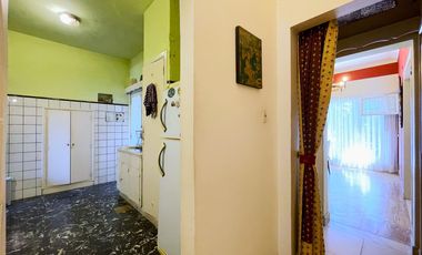 Casa en VENTA con departamento en planta alta, todo a reciclar, en Florida/Vte. López